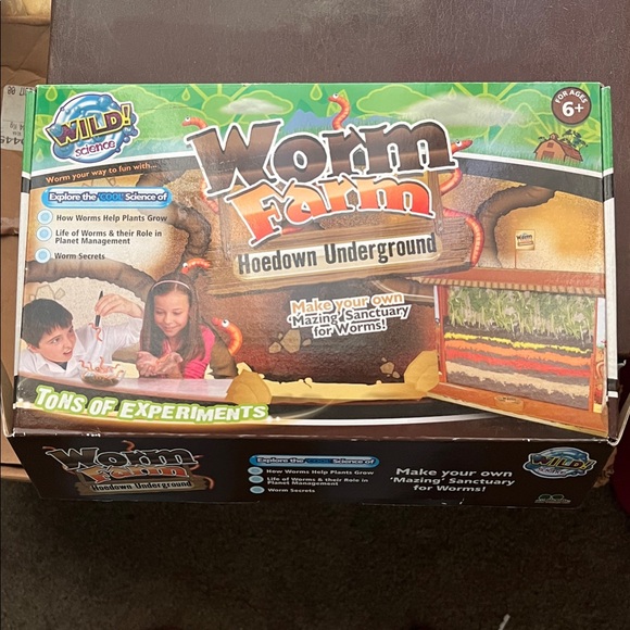 Worm Farm Kit for Kids - Picture 1 of 3
